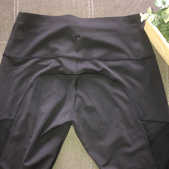 lululemon Mesh Crop Pants - Worn Once! - Picture 4 of 5